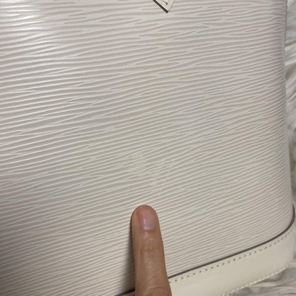 *SOLD**Retail 2570* Louis Vuitton Epi Alma - Picture 5 of 12